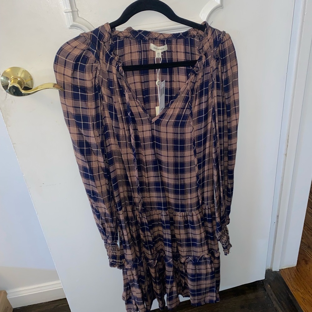 Max studio short long sleeve dress